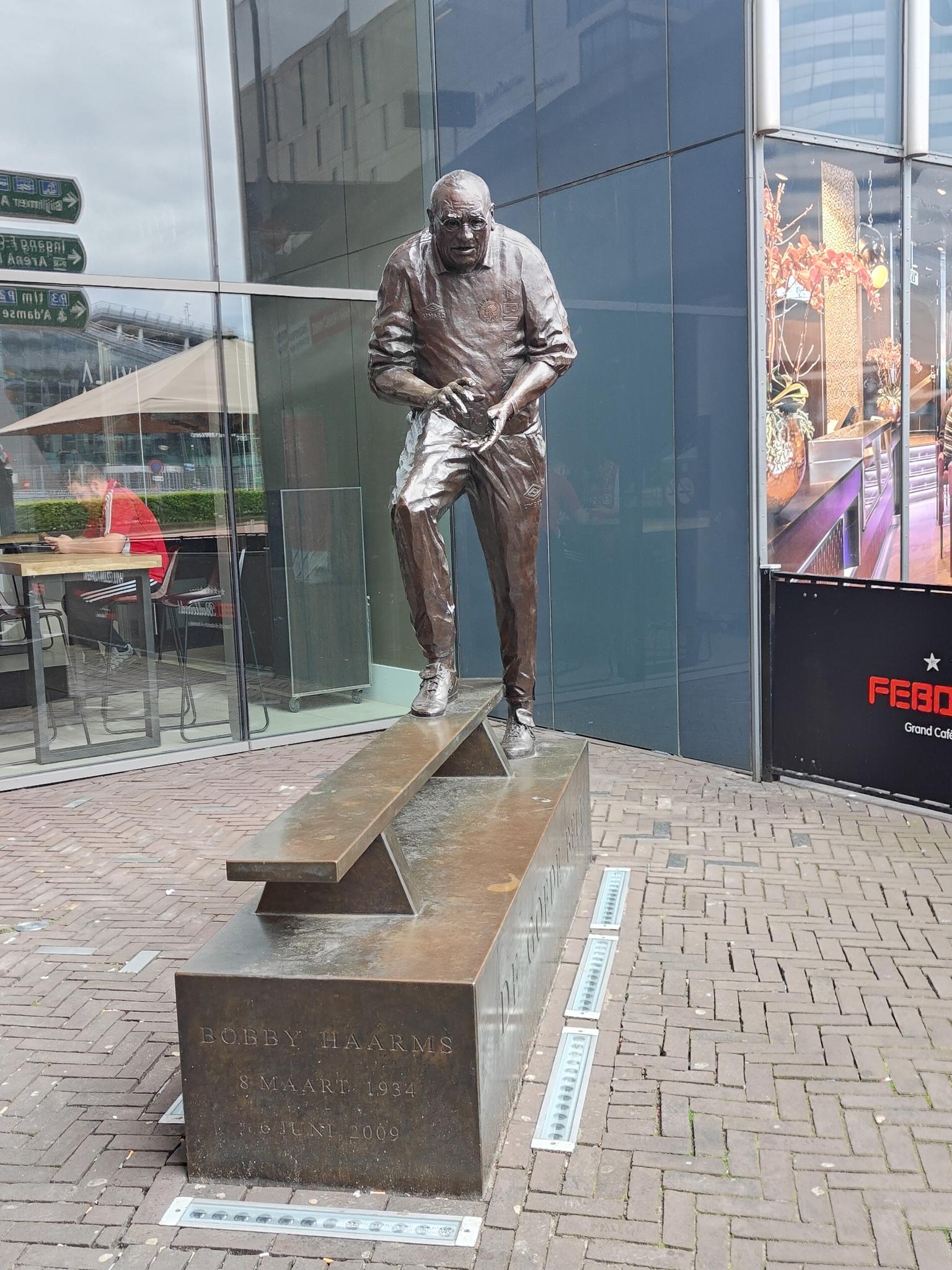 18f24910f68?width=3072&height=2304&crop=false&q=70