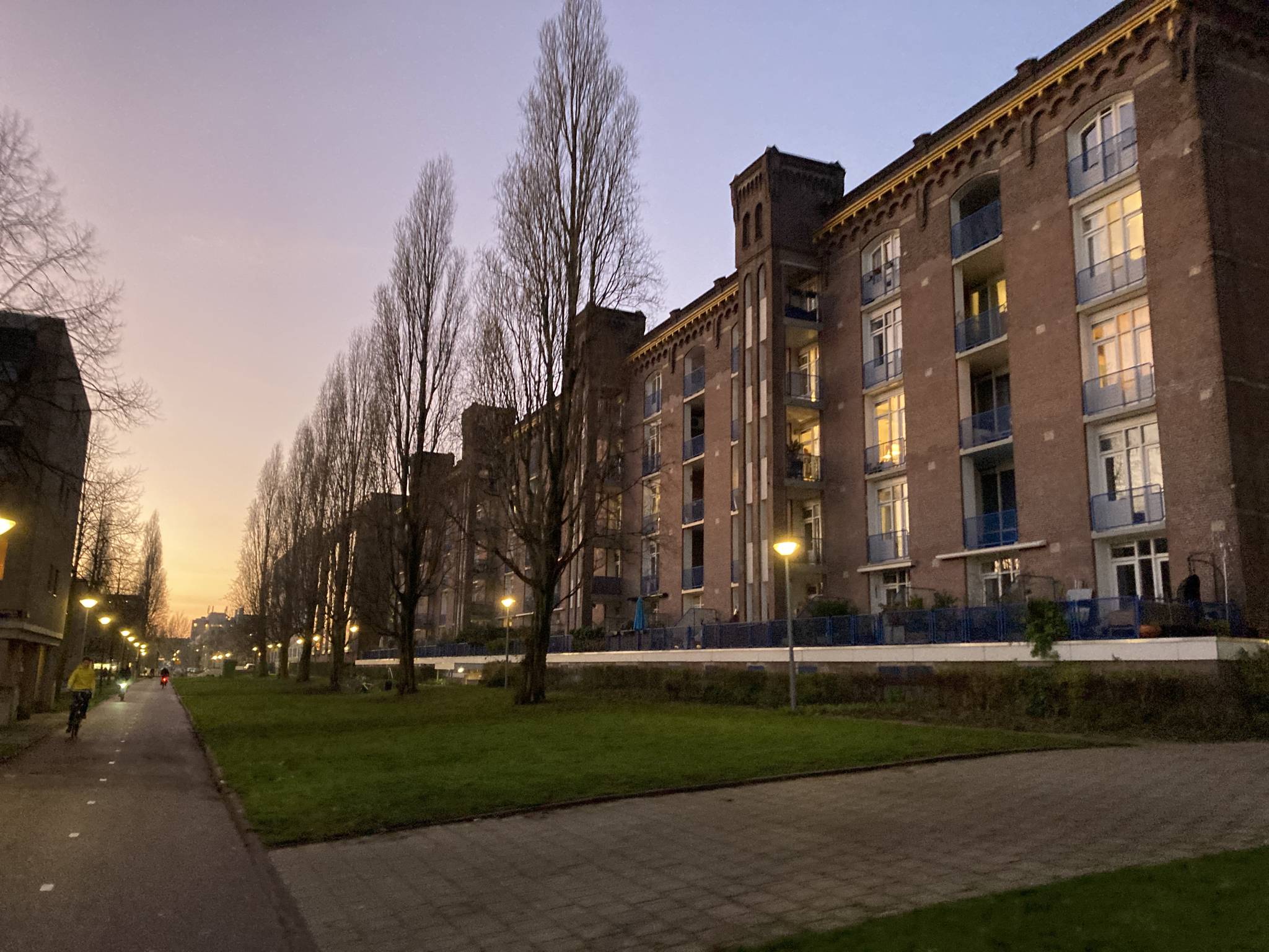 Pakhuizen maandag t/m zondag, omgebouwd tot woonhuizen