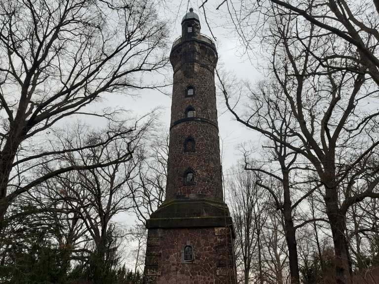 Begerburg, Fichtepark mit Turm und Heidenschanze bei Dresden mit